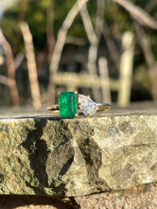 Emerald and Diamond 'Toi et Moi' ring in 18ct Gold